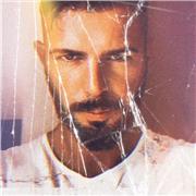 Insegnate di Educazione all’Immagine Video. Laureato presso l’Accademia per le arti e le Scienze dell’Immagine